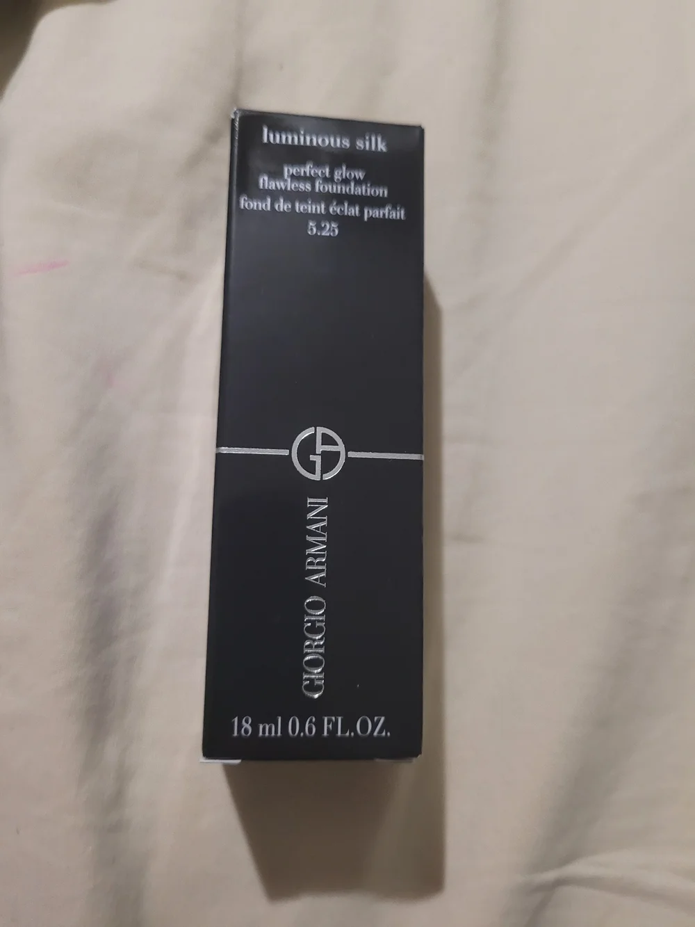 Giorgio Armani Luminous Silk Foundation In Shade 5.25  BNIB